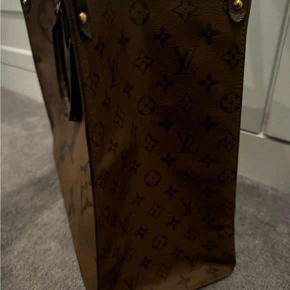 LOUIS VUITTON Reverse “On The Go” GM Tote - Picture 16 of 16